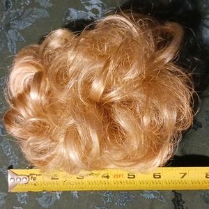 Women's Messy Bun. Color Blonde. Pre-owned.